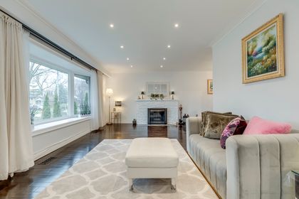 Living Room - 3537 Enniskillen Circle, Mississauga at 3537 Enniskillen Circle, Erindale, Mississauga