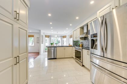Kitchen - 2946 Duncairn Dr., Mississauga at 2946 Duncairn Drive, Central Erin Mills, Mississauga