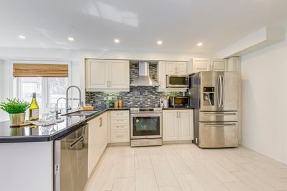 Kitchen - 2946 Duncairn Dr., Mississauga at 2946 Duncairn Drive, Central Erin Mills, Mississauga