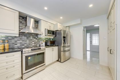 Kitchen - 2946 Duncairn Dr., Mississauga at 2946 Duncairn Drive, Central Erin Mills, Mississauga