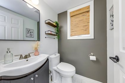 Powder Room - 2946 Duncairn Dr., Mississauga at 2946 Duncairn Drive, Central Erin Mills, Mississauga