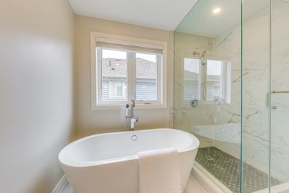 Primary Bedroom Ensuite - 2946 Duncairn Dr., Mississauga at 2946 Duncairn Drive, Central Erin Mills, Mississauga