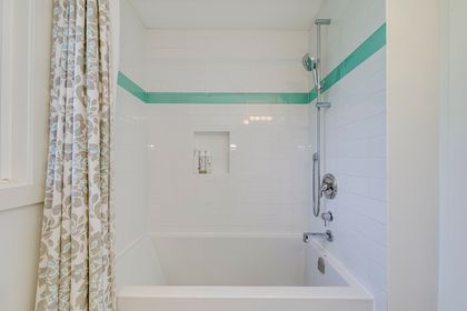 Main Bath - 165 Arichat Rd., Oakville at 165 Arichat Road, 1006 - FD Ford, Oakville