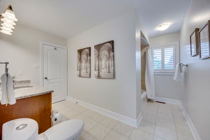 Semi-Ensuite/Main Bath - 1517 Craigleith Rd., Oakville at 1517 Craigleith Road, JC Joshua Creek, Oakville