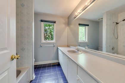 4pc Main Bath - 1443 Bayshire Dr., Oakville at 1443 Bayshire Drive, 1009 - JC Joshua Creek, Oakville
