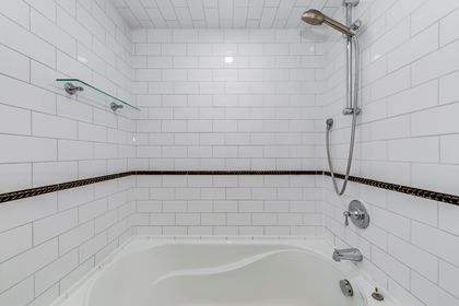 4pc Main Bath - 120 Blyth Cres,, Oakville at 120 Blyth Crescent, 1006 - FD Ford, Oakville