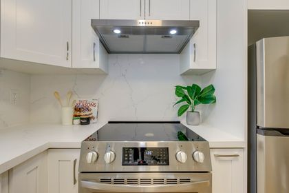 Kitchen - 741 Queensbridge Dr., Mississauga at 741 Queensbridge Drive, Creditview, Mississauga