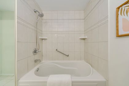 4pc Main Bath - 741 Queensbridge Dr., Mississauga at 741 Queensbridge Drive, Creditview, Mississauga