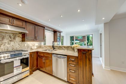 Kitchen - 1124 Thoresby Dr., Oakville at 1124 Thoresby Drive, Clearview, Oakville
