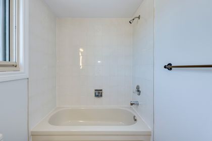 Main Bath - 1124 Thoresby Dr., Oakville at 1124 Thoresby Drive, Clearview, Oakville