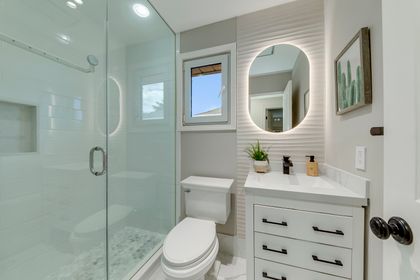 3pc Main Bath - 1384 Bramblewood Green, Oakville at 1384 Bramblewood Green, GA Glen Abbey, Oakville