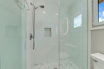3pc Main Bath - 1384 Bramblewood Green, Oakville at 1384 Bramblewood Green, GA Glen Abbey, Oakville