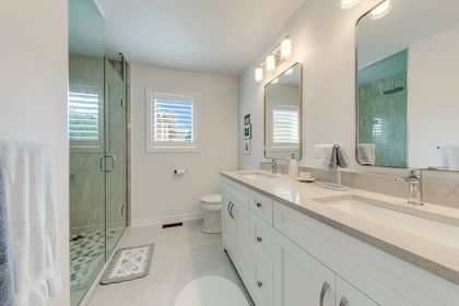 4pc Main Bath - 415 March Cres., Oakville at 415 March Crescent, River Oaks, Oakville