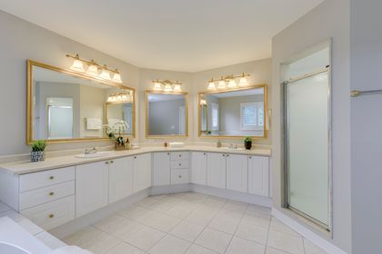 Primary Bedroom Ensuite - 1206 Lindenrock Dr., Oakville at 1206 Lindenrock Drive, 1009 - JC Joshua Creek, Oakville