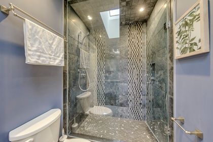 3pc Semi-Ensuite - 1206 Lindenrock Dr., Oakville at 1206 Lindenrock Drive, 1009 - JC Joshua Creek, Oakville