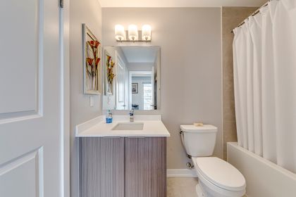 Main Bath - 236 - 3074 Sixth Line, Oakville at 236 - 3074 Sixth Line, 1008 - GO Glenorchy, Oakville
