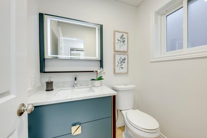 Powder Room - 403 Parkridge Cres., Oakville at 403 Parkridge Crescent, 1007 - GA Glen Abbey, Oakville