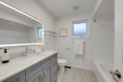 Primary Bedroom Ensuite - 403 Parkridge Cres., Oakville at 403 Parkridge Crescent, 1007 - GA Glen Abbey, Oakville