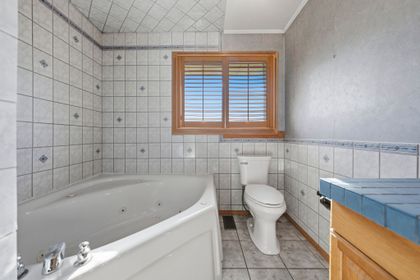 4pc Main Bath - 1069 Bird Rd., Dunnville at 1069 Bird Road