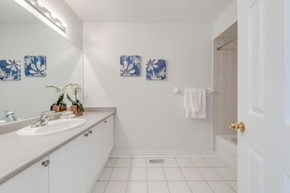 4pc Main Bath - 68 - 2250 Rockingham Dr., Oakville at 68 - 2250 Rockingham Drive, 1009 - JC Joshua Creek, Oakville