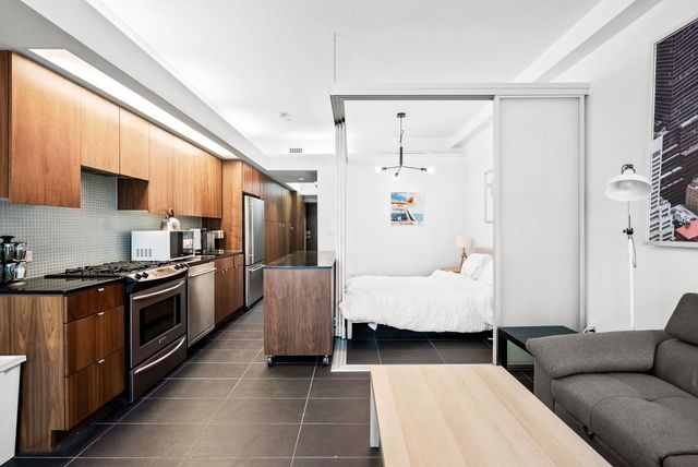 262962090-97bf0e35-dc0b-4f3c-a578-dd0680741323 at 501 - 33 W Pender Street, Downtown VW, Vancouver West