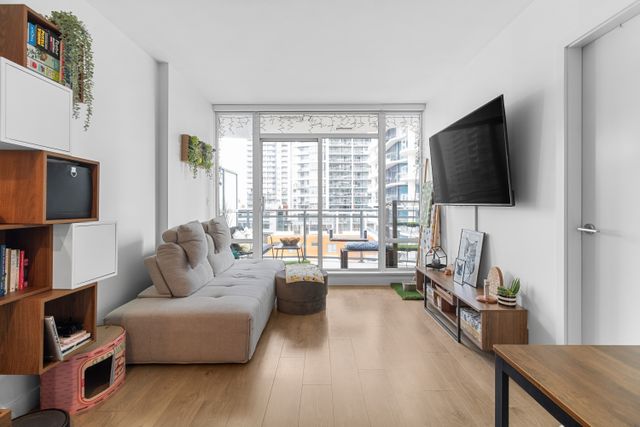 03 at 707 - 13318 104 Avenue, Whalley, North Surrey