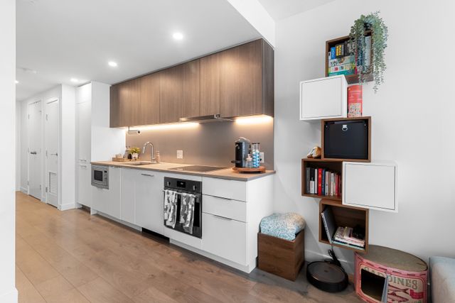 09 at 707 - 13318 104 Avenue, Whalley, North Surrey