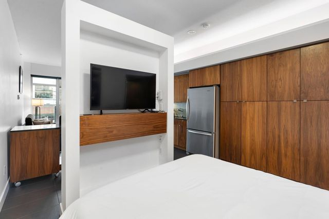 262810680-18 at 207 - 33 Pender Street, Downtown VW, Vancouver West