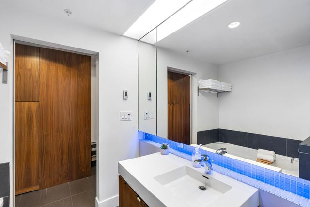 262810680-21 at 207 - 33 Pender Street, Downtown VW, Vancouver West