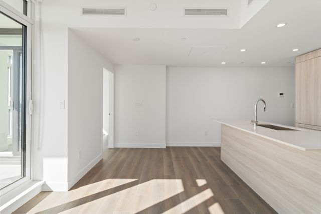 05 at 1602 - 901 Lougheed Highway, Maillardville, Coquitlam