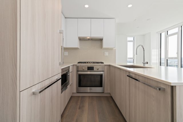 06 at 1602 - 901 Lougheed Highway, Maillardville, Coquitlam