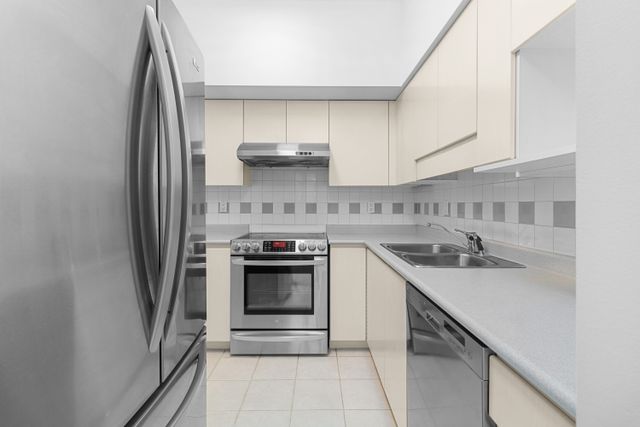 15 at 1503 - 8248 Lansdowne Road, Brighouse, Richmond