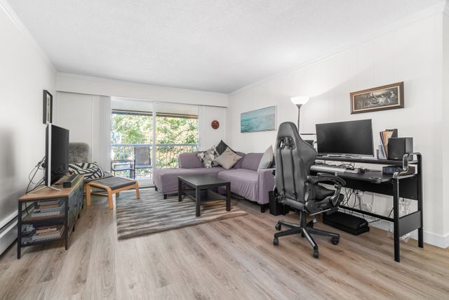 04 at 515 - 371 Ellesmere Avenue, Capitol Hill BN, Burnaby North