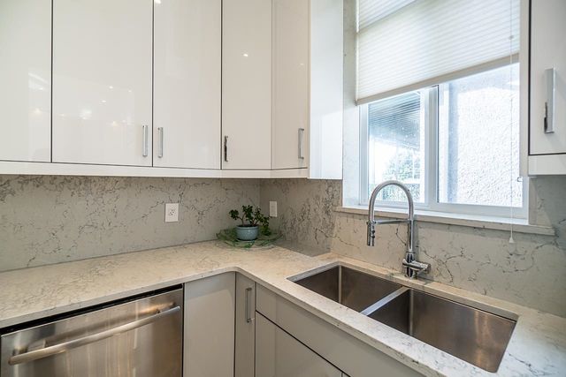 262698037-10 at 6585 Brooks, Killarney VE, Vancouver East