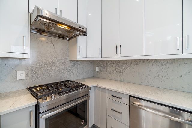 262698037-11 at 6585 Brooks, Killarney VE, Vancouver East