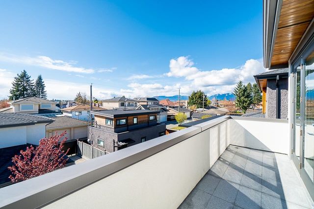 262698037-15 at 6585 Brooks, Killarney VE, Vancouver East