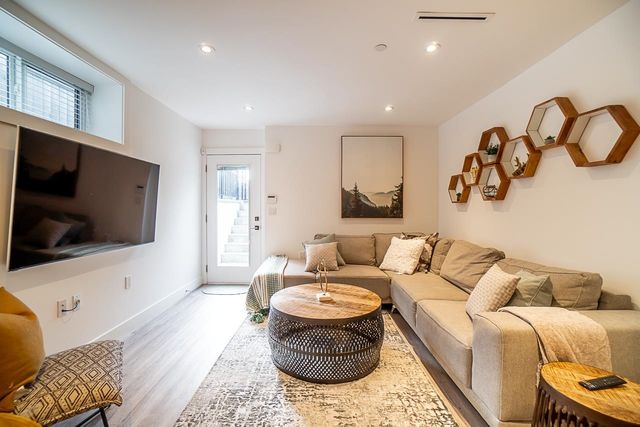 262698037-23 at 6585 Brooks, Killarney VE, Vancouver East