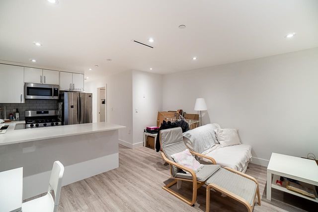 262698037-27 at 6585 Brooks, Killarney VE, Vancouver East