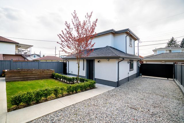 262698037-33 at 6585 Brooks, Killarney VE, Vancouver East