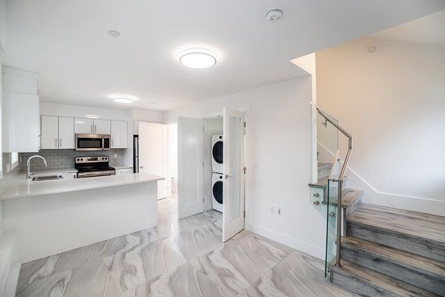 262698037-34 at 6585 Brooks, Killarney VE, Vancouver East