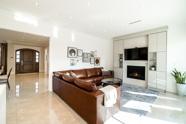 262698037-6 at 6585 Brooks, Killarney VE, Vancouver East