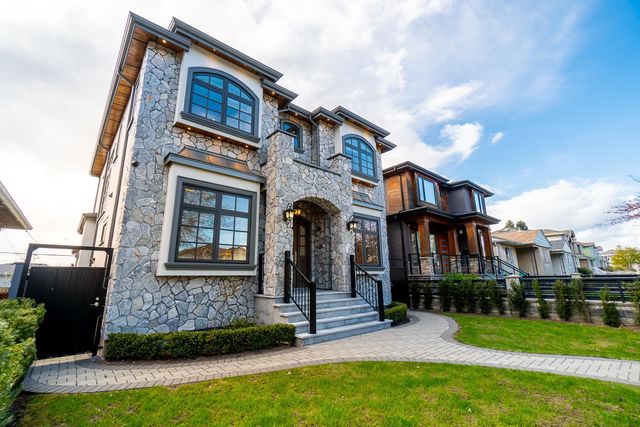 262698037 at 6585 Brooks, Killarney VE, Vancouver East