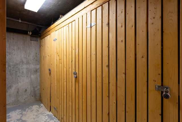 262723879-24 at 402 - 9880 Manchester Drive, Cariboo, Burnaby North