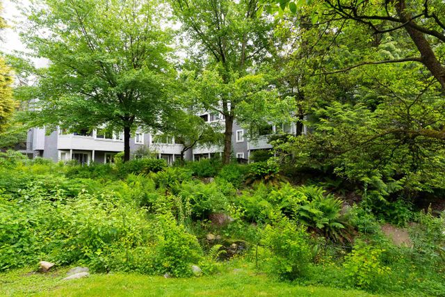 262723879-27 at 402 - 9880 Manchester Drive, Cariboo, Burnaby North