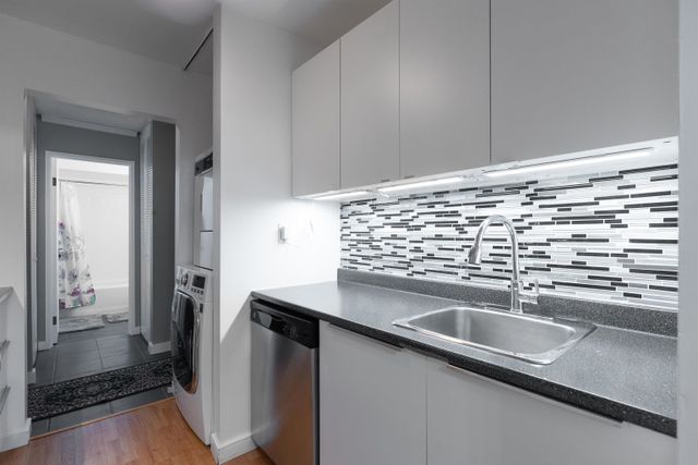 262723879-5 at 402 - 9880 Manchester Drive, Cariboo, Burnaby North