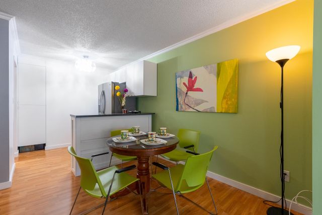 262723879-9 at 402 - 9880 Manchester Drive, Cariboo, Burnaby North