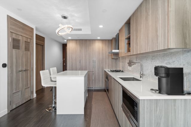 06 at 1707 - 1768 Cook Street, False Creek, Vancouver West