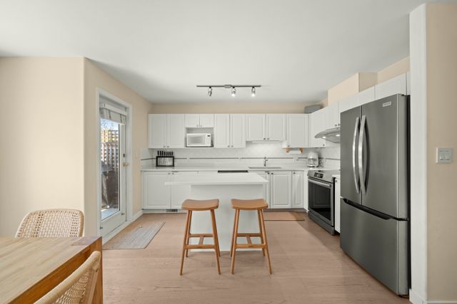 dsc01083 at 111 - 225 E 6th AVE, Lower Lonsdale, North Vancouver