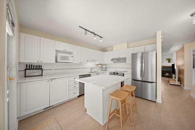 dsc01089 at 111 - 225 E 6th AVE, Lower Lonsdale, North Vancouver