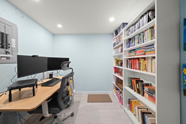 dsc01131 at 111 - 225 E 6th AVE, Lower Lonsdale, North Vancouver